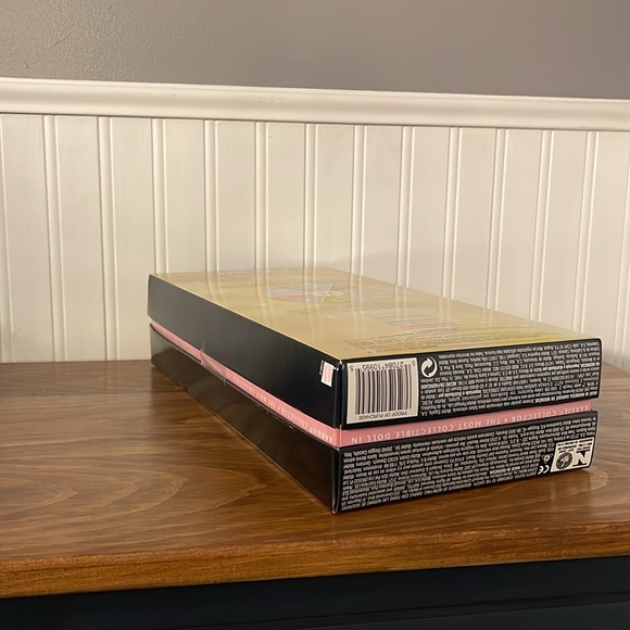 Virgo Barbie- Pink Label Collector Edition - Picture 5 of 6